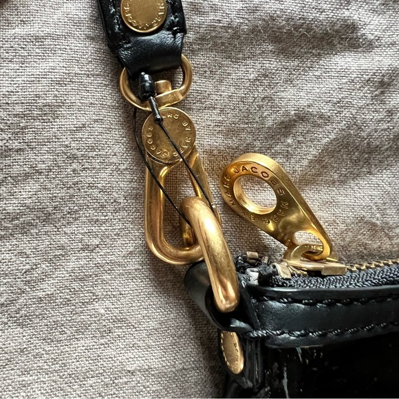 Marc by Marc Jacobs • Black Croc Embossed Patent Leather Crossbody Bag - Picture 4 of 8